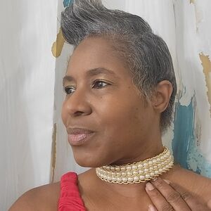 Goldtone and Pearl Choker